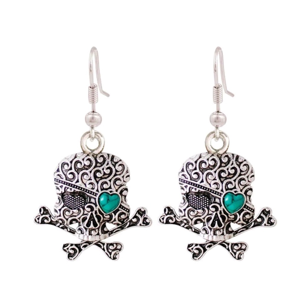 NWOT Skull & Crossbones Dangle Earrings